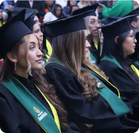 Ingeniería en Energías 2 Egresadas de Ingeniería en Energías de la Universidad de América en ceremonia de grado