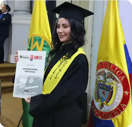 Egresada de Ingeniería Química de la Universidad de América con diploma de grado