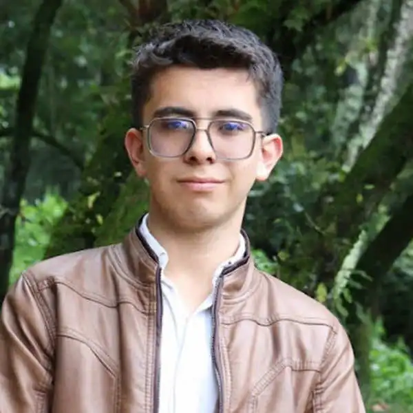 Estudiante de Ingeniería Mecánica de la Universidad de América en Bogotá.