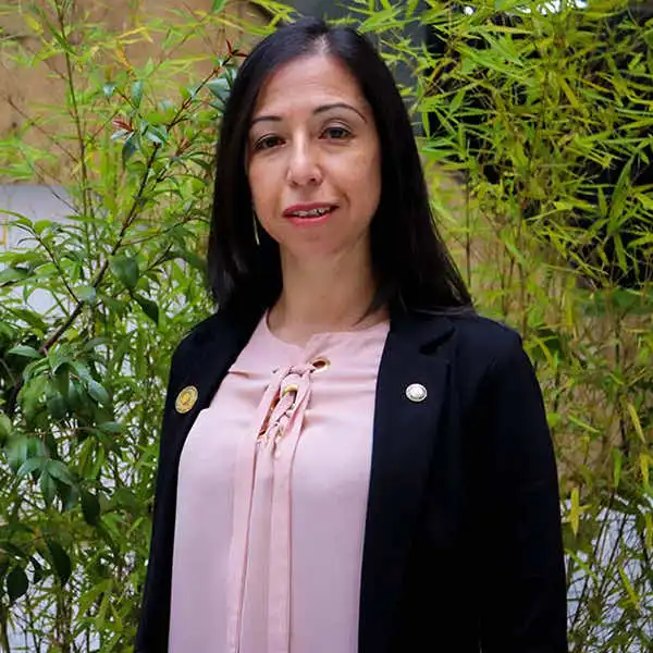 Directora Escuela de Currículo y Humanidades de la Universidad de América en Bogotá.