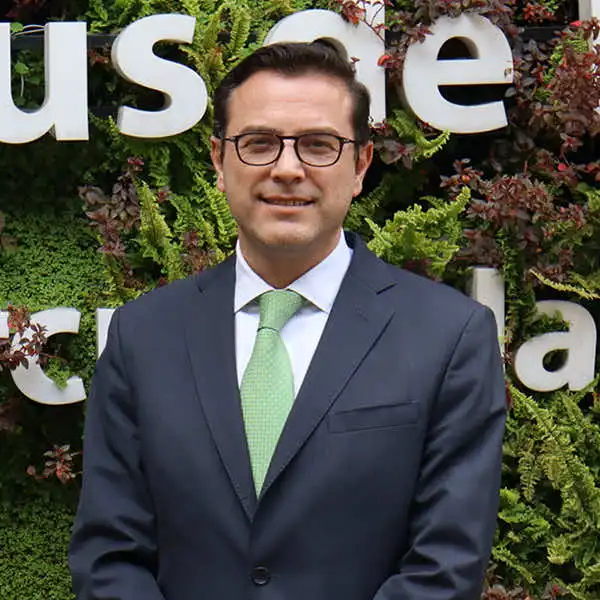 Vicerrector Administrativo y Financiero de la Universidad de América en Bogotá.