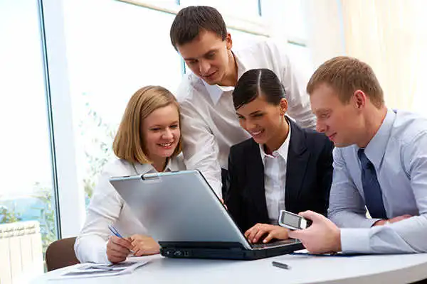 Reunión de comité rectoral con equipo directivo de la Universidad de América.