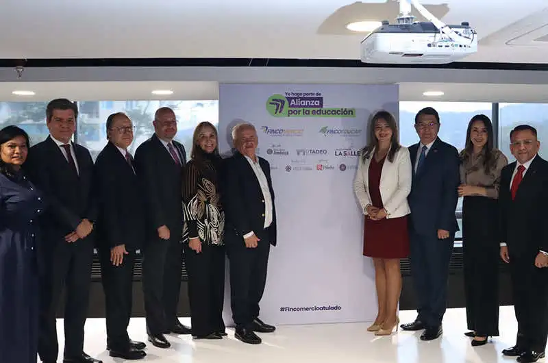 Fincomercio, UAmérica y 9 universidades crean la Alianza por la Educación para beneficiar a más de 233.000 estudiantes 1 Panel de líderes institucionales en el evento de la Alianza para la educación en la Universidad de América
