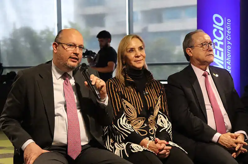 Fincomercio, UAmérica y 9 universidades crean la Alianza por la Educación para beneficiar a más de 233.000 estudiantes 5 Alianza para la educación en la Universidad de América durante evento institucional